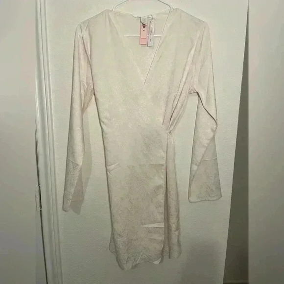 Victorias Secret Long Sleeve Off White Floral Wrap Lingerie Cover Up Size S - Picture 1 of 8